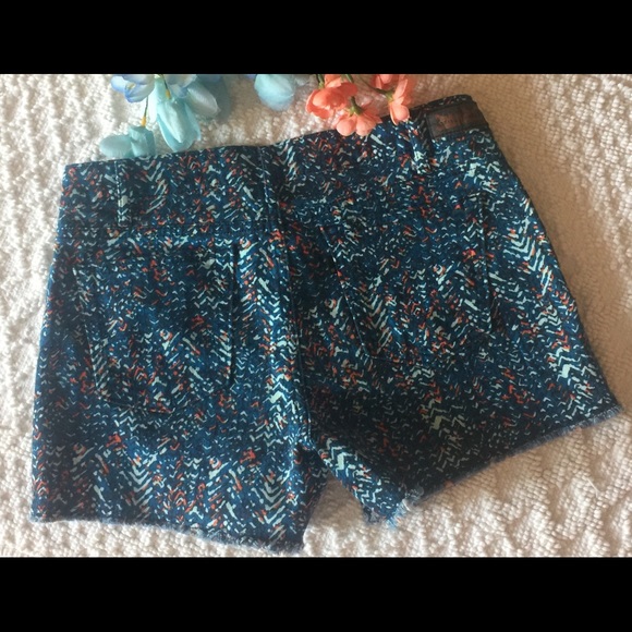 LEVI’S  Chevron Print Shorts - Picture 3 of 6